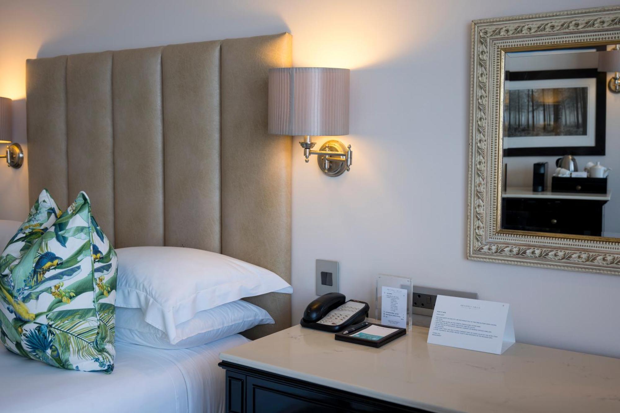 Beverly Hills Durban Bagian luar foto A room at the hotel