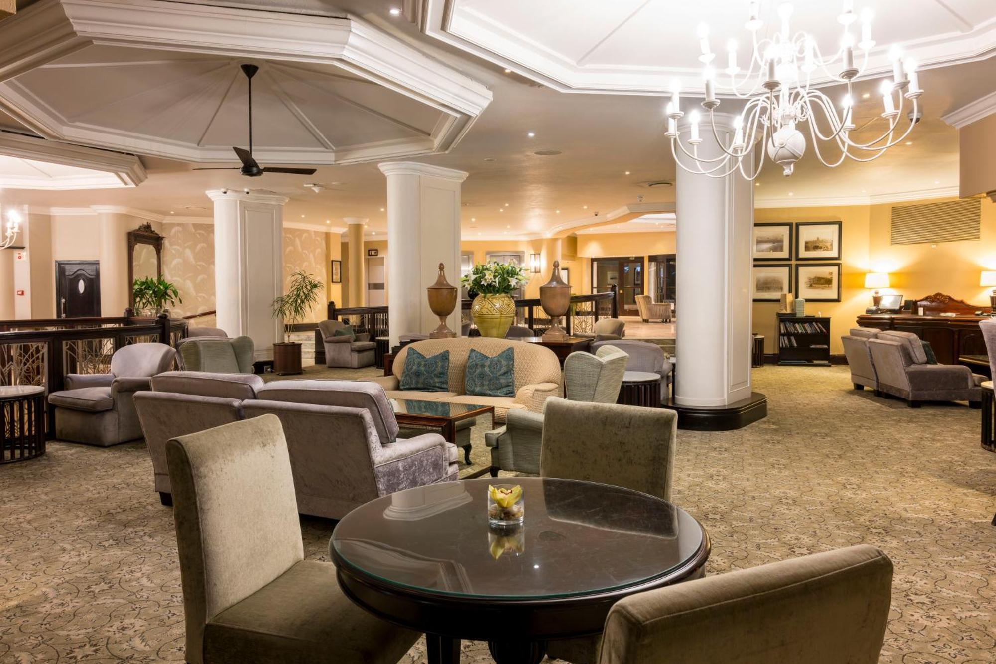 Beverly Hills Durban Bagian luar foto The interior of the hotel
